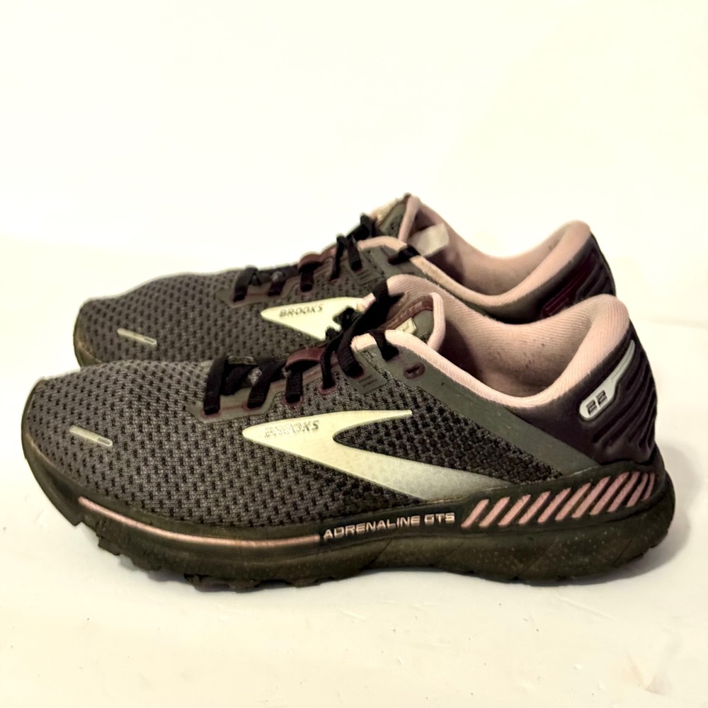 Women’s Brooks Adrenaline GTS 22 Size 8.5 Black Gray Pink Running Shoes